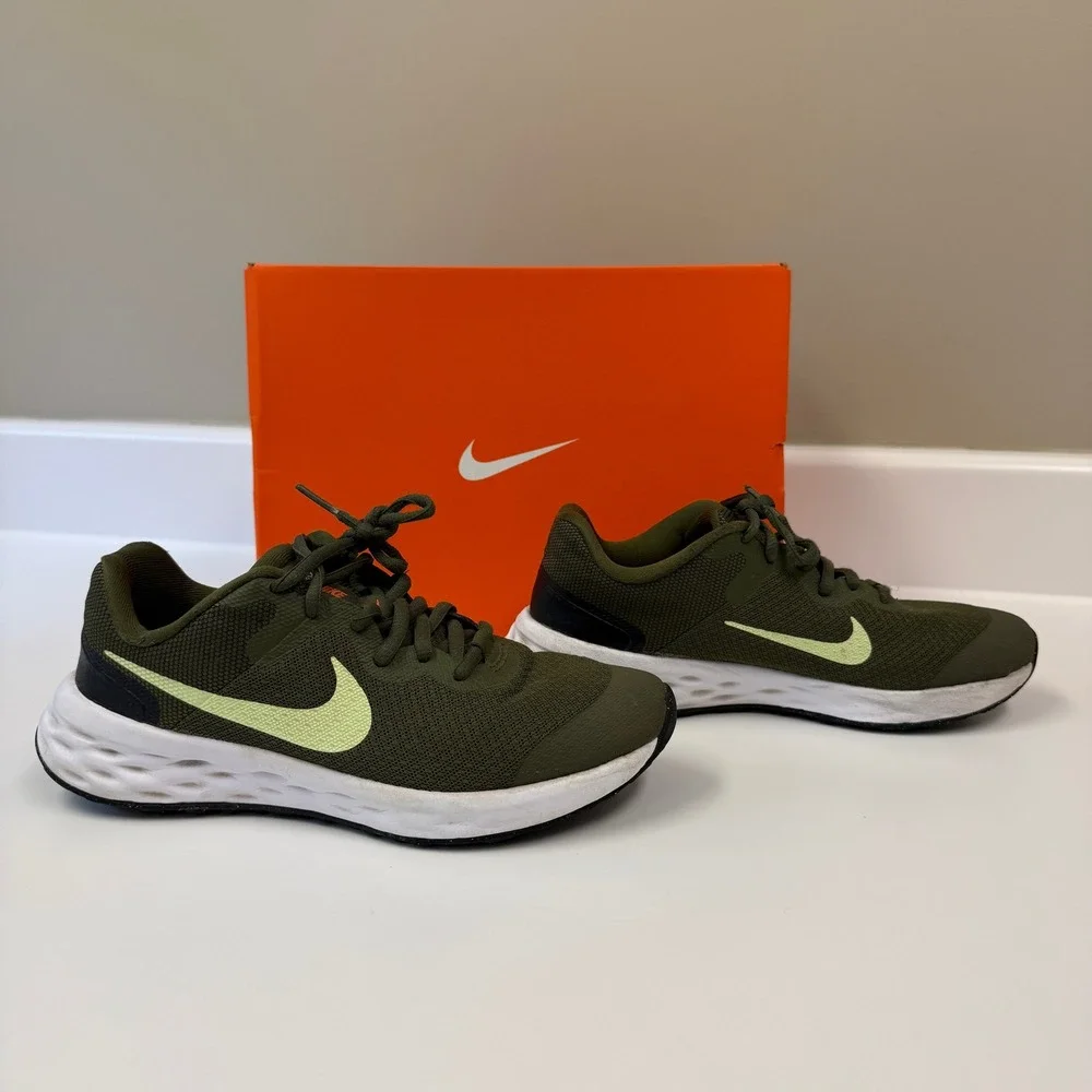 Nike Revolution 6 NN (GS) Size 5Y Rough Green/Barely Volt-Black Big Kid Gym